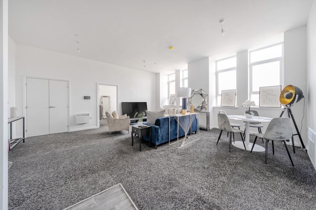 Property photo 2 of 10 Front