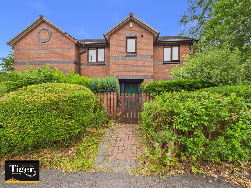 Property photo 1 of 11 Cam01931G0-Pr0381-Still009