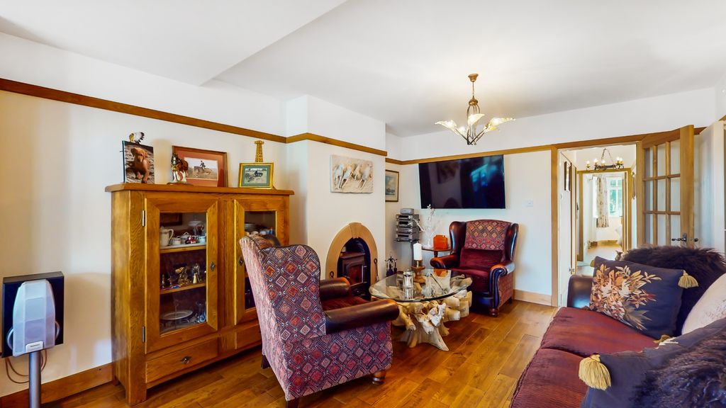 Property photo 3 of 13 4524625