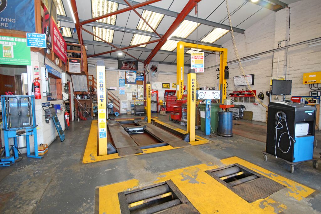 Property photo 2 of 10