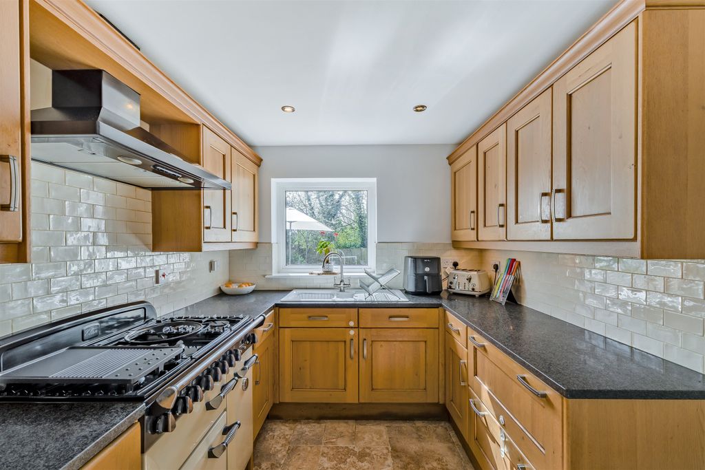 Property photo 2 of 22