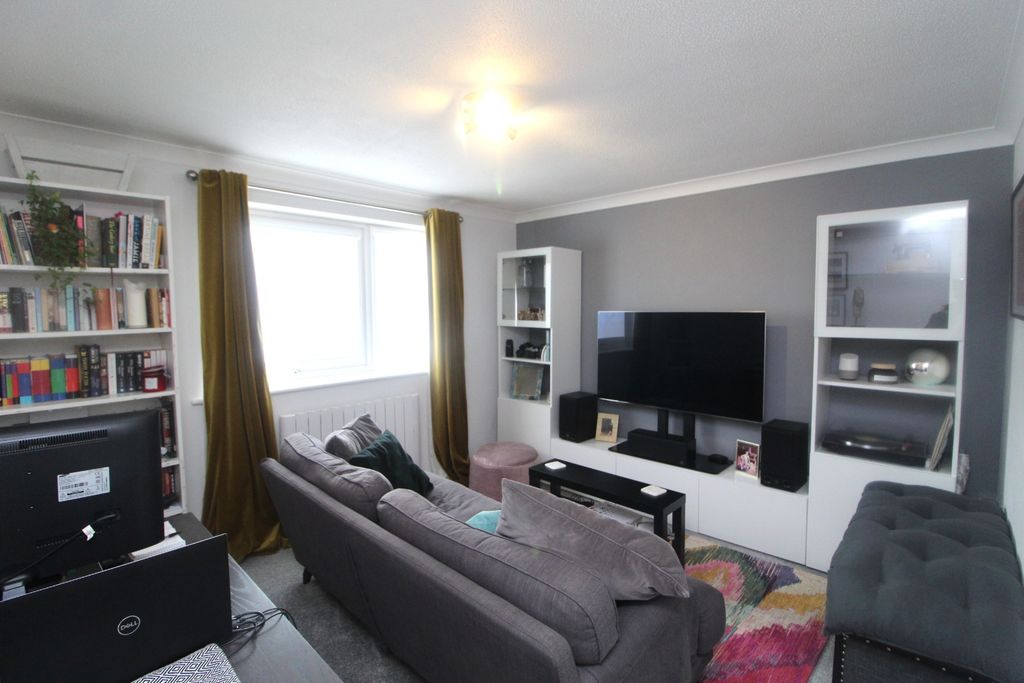 Property photo 3 of 7 992572