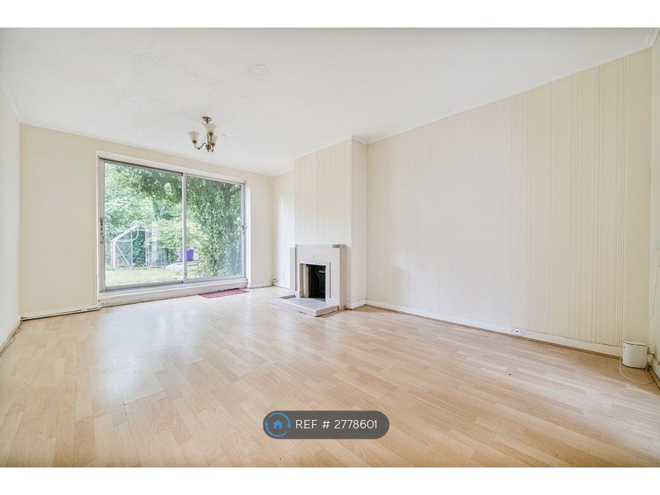 Property photo 1 of 6 Lounge