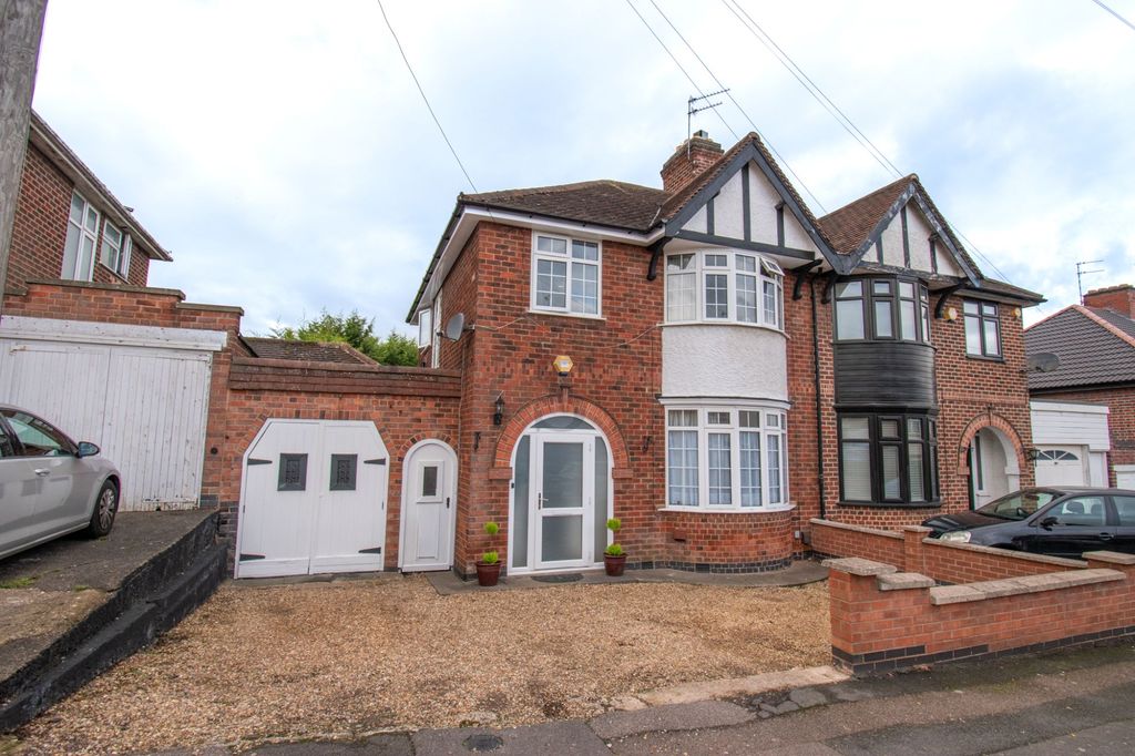 Property photo 1 of 12