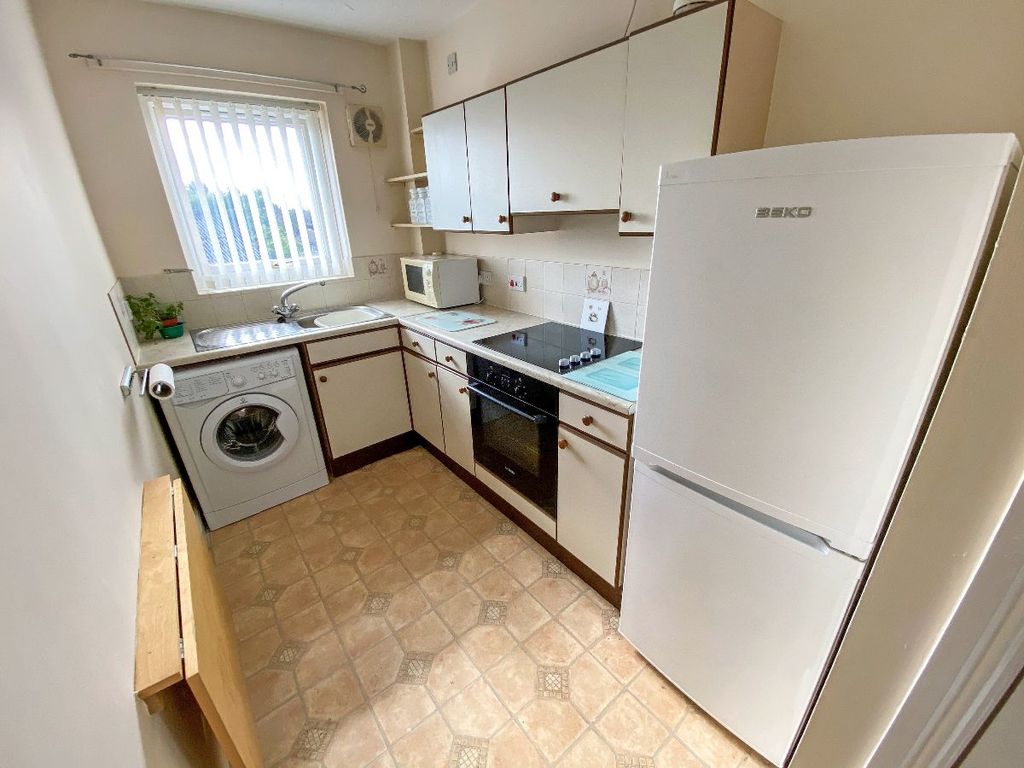 Property photo 3 of 9 Kitchen