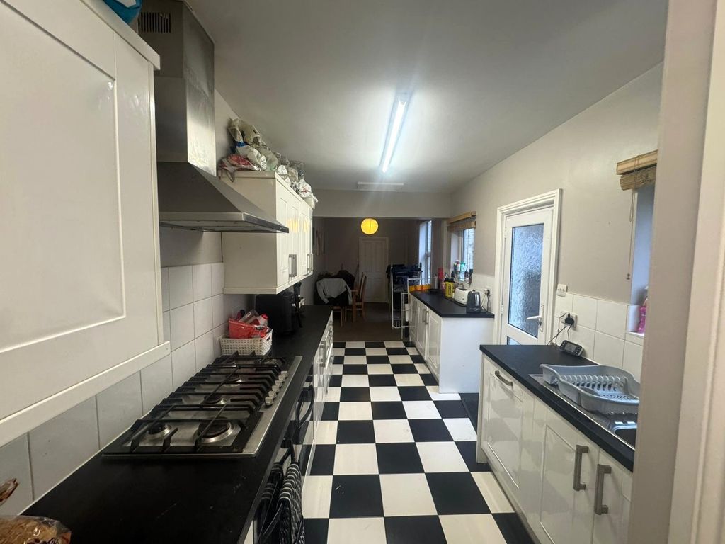 Property photo 2 of 16 Picture No. 23