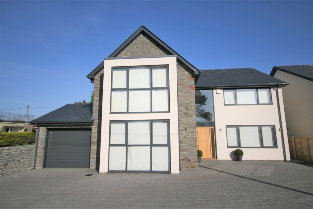 Property photo 2 of 19