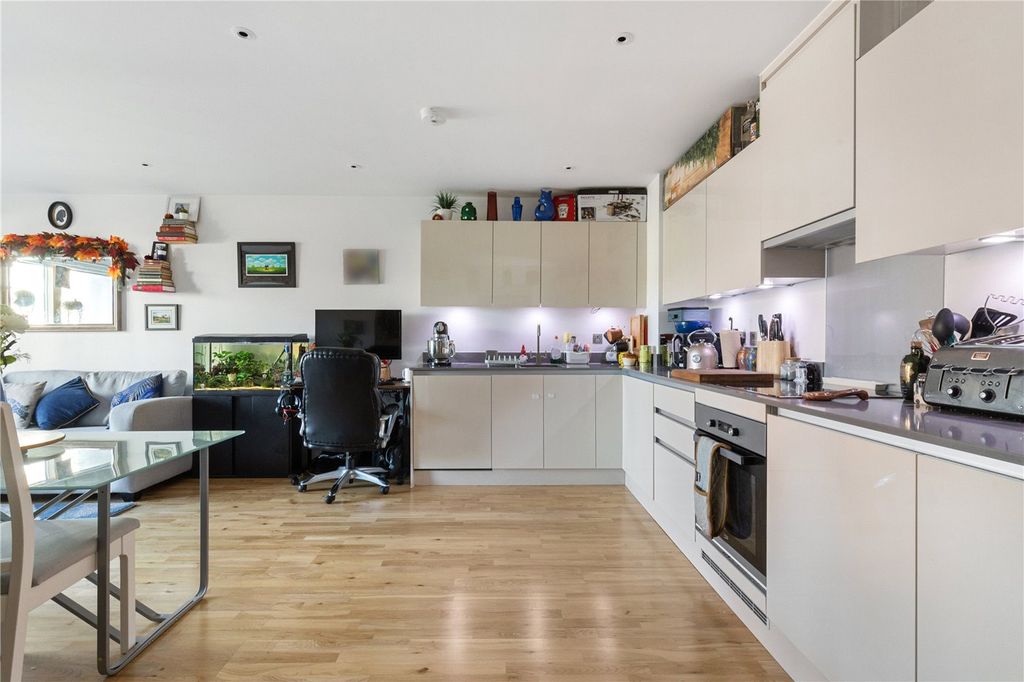 Property photo 2 of 10 Kitchen