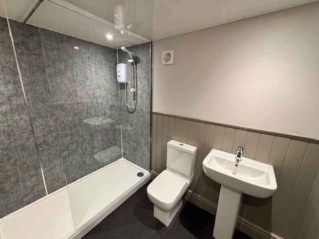 Property photo 3 of 6 Bathroom