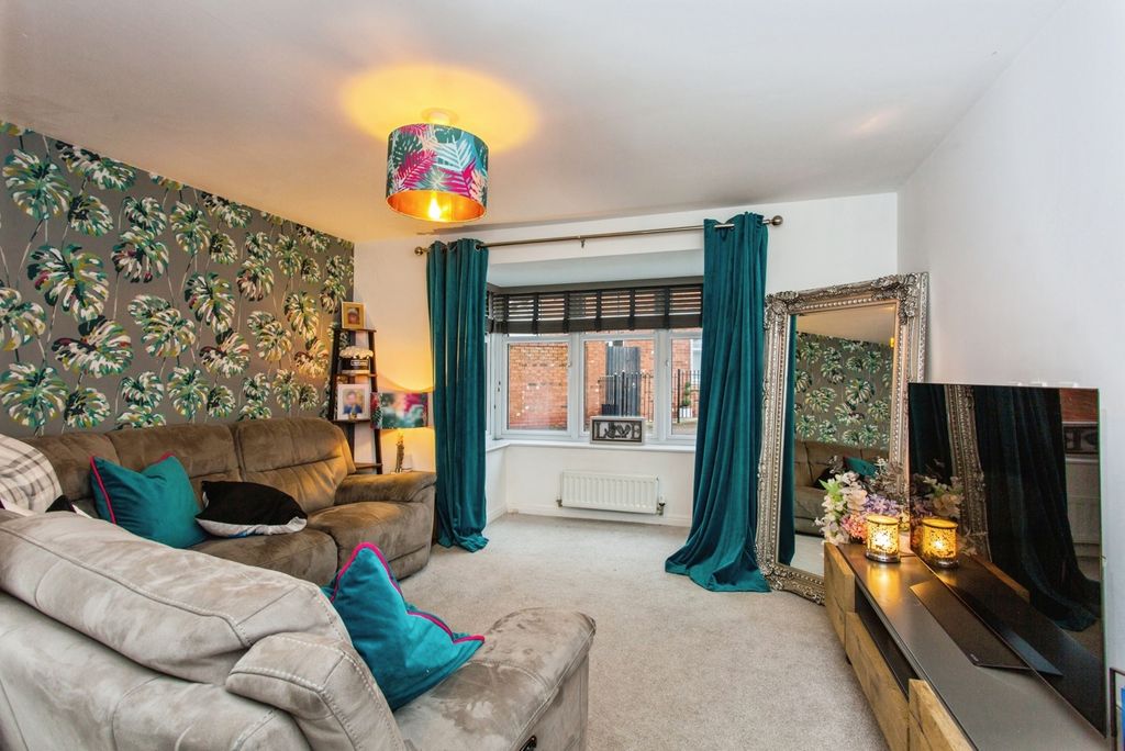 Property photo 2 of 21 Lounge