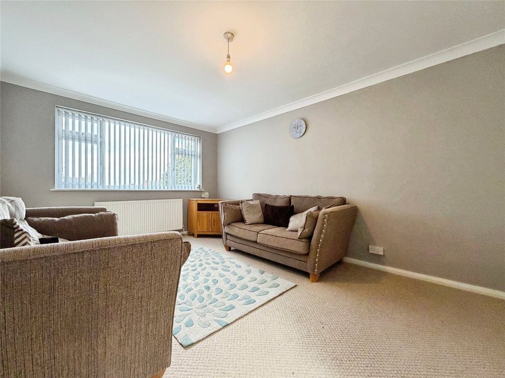 Property photo 3 of 13 Lounge