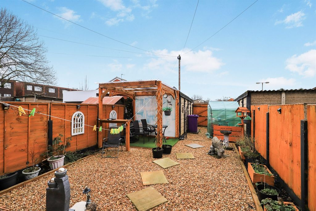 Property photo 2 of 18