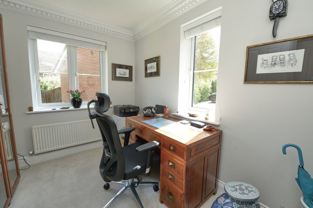 Additional image 5 of 5 bed detached house for saleFullerton Close, Fleet GU51