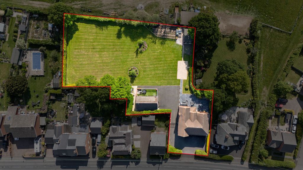 Property photo 2 of 32