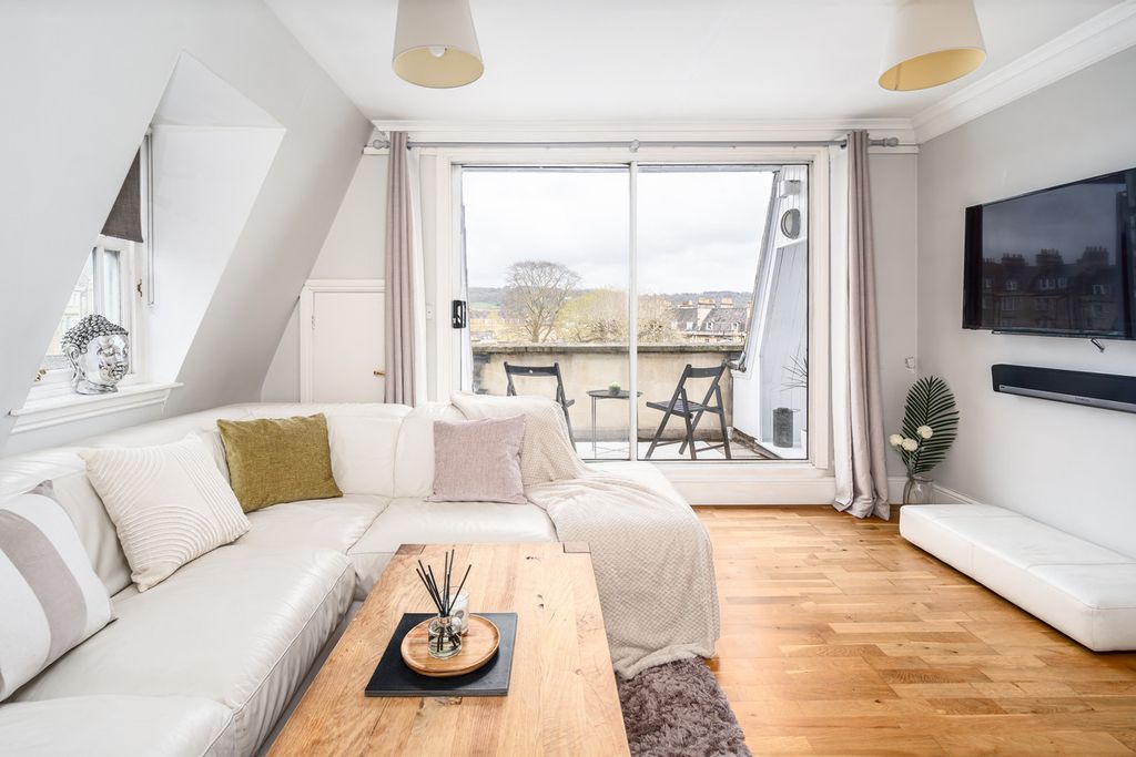 Property photo 2 of 23