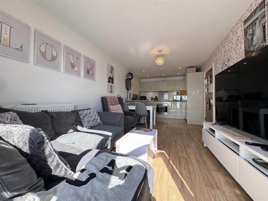 Property photo 3 of 42