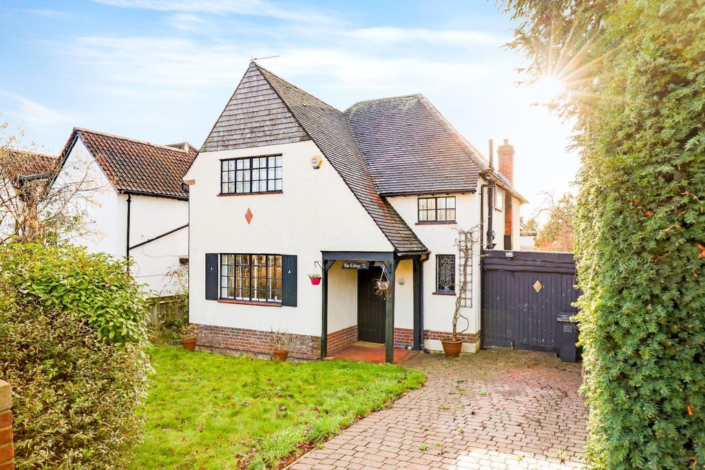 Property photo 2 of 16 10-9643Jhpropworld - 74 Winn Road - 43.Jpg