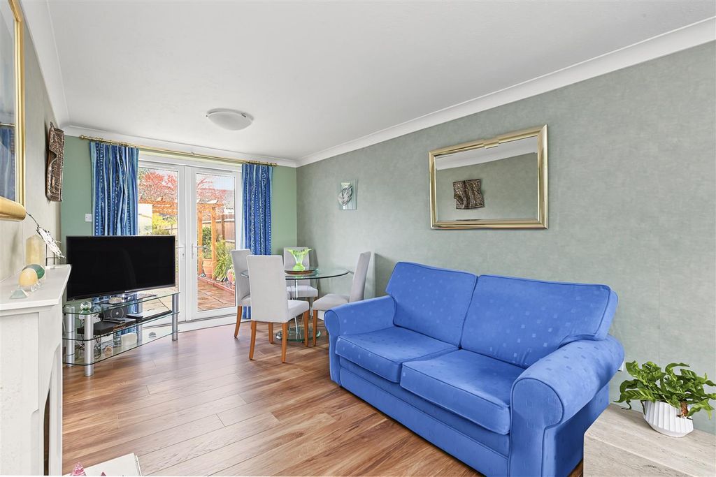 Property photo 2 of 17 Windermere-Road-02.Jpg