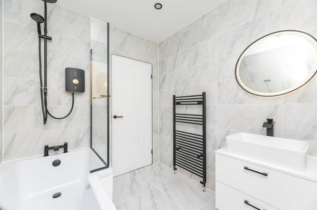 Property photo 3 of 24 Bathroom