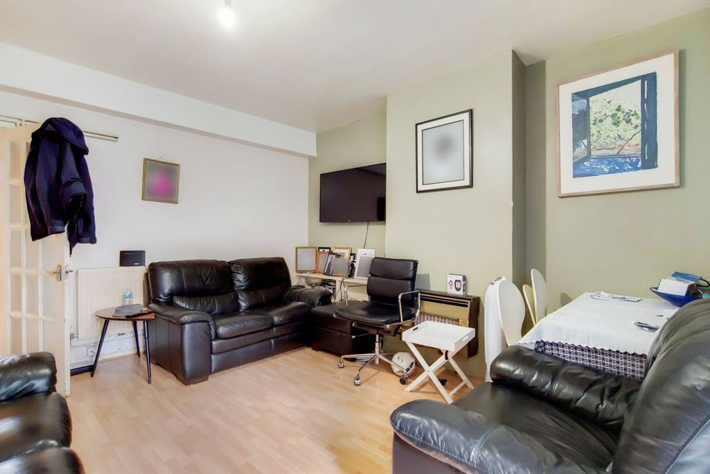Property photo 3 of 4