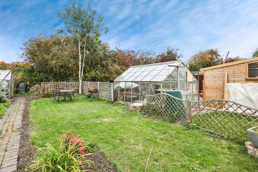 Property photo 3 of 20 Pershoreterracewr102Dr-53