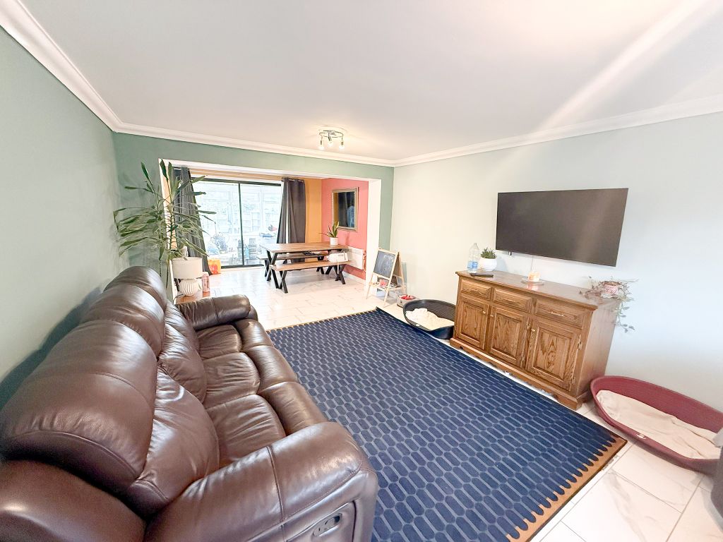 Property photo 2 of 21