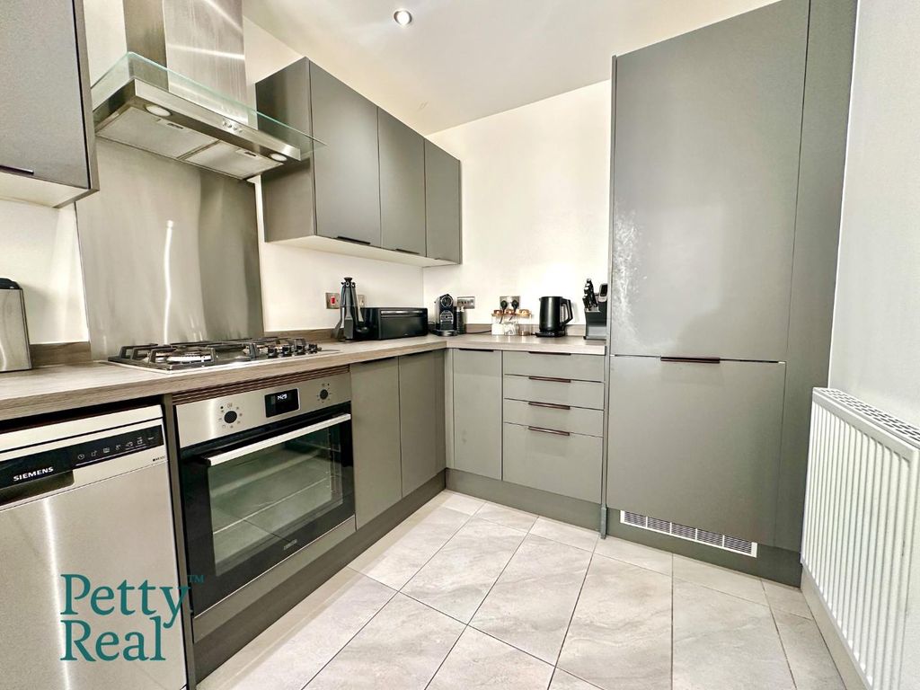 Property photo 3 of 14 77B3B35E-A6D0-4C12-8F87-0A77B0B7Ef95.Jpeg