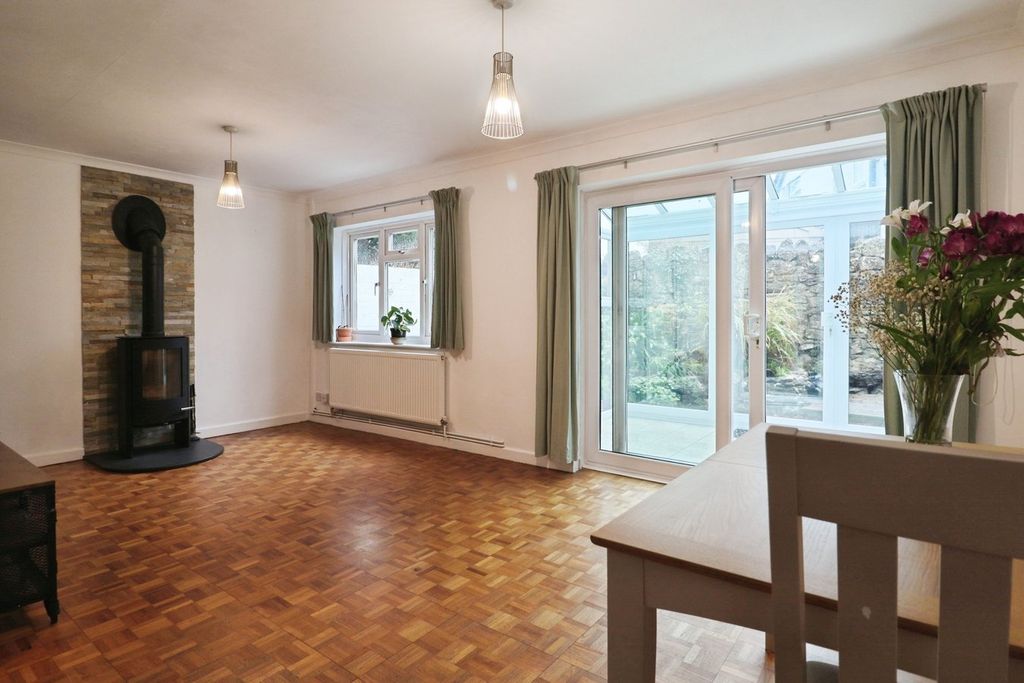 Property photo 2 of 24