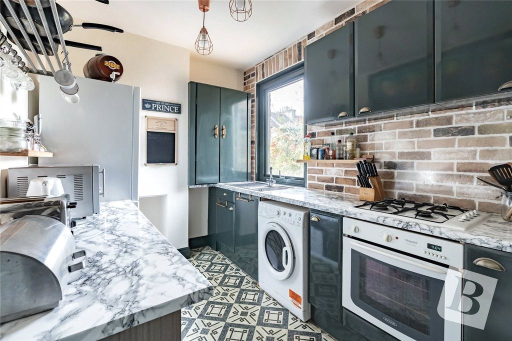 Property photo 2 of 15 Picture No. 20