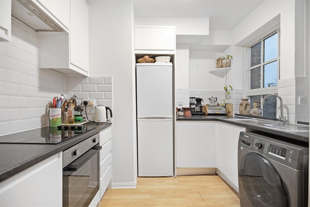 Property photo 3 of 13 Kitchen