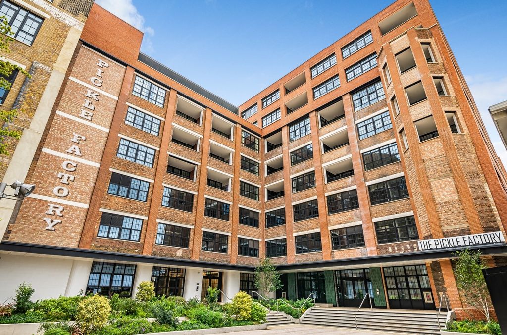 Property photo 3 of 22 External