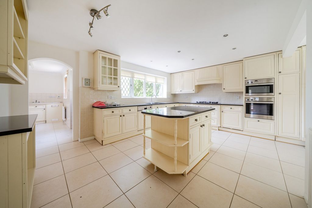 Property photo 2 of 24 13-681B6482499A6-...