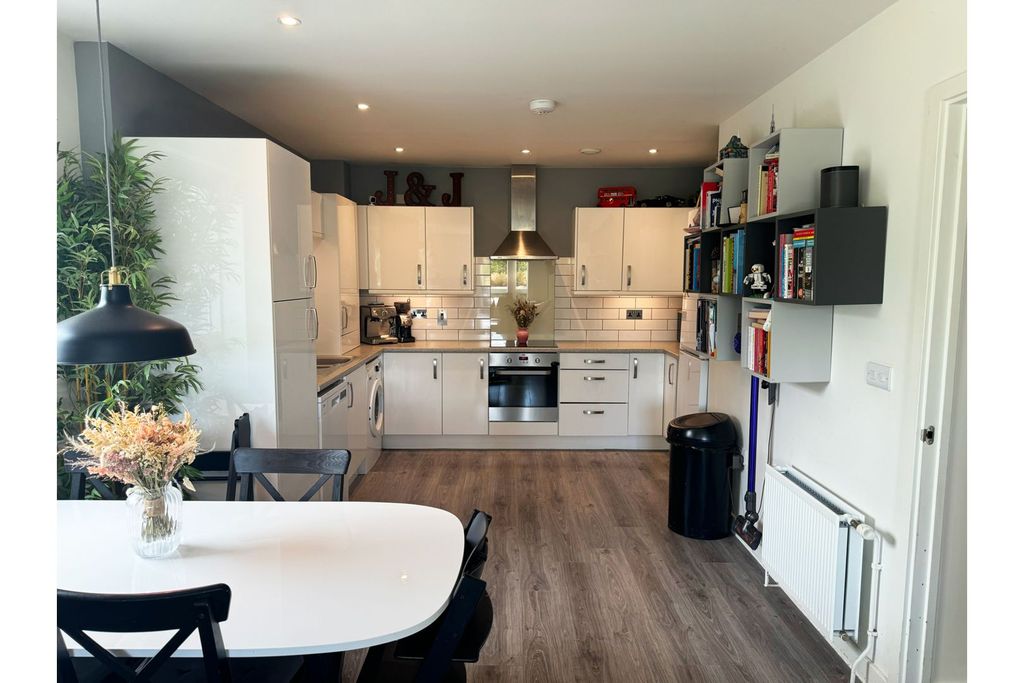 Property photo 2 of 16 Kitchen