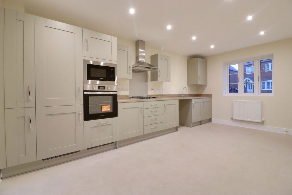 Property photo 3 of 23