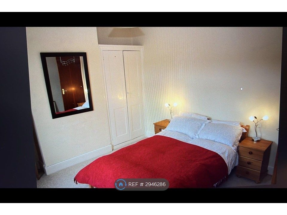 Property photo 3 of 9 First Bedroom (4.3m x 3.4m)