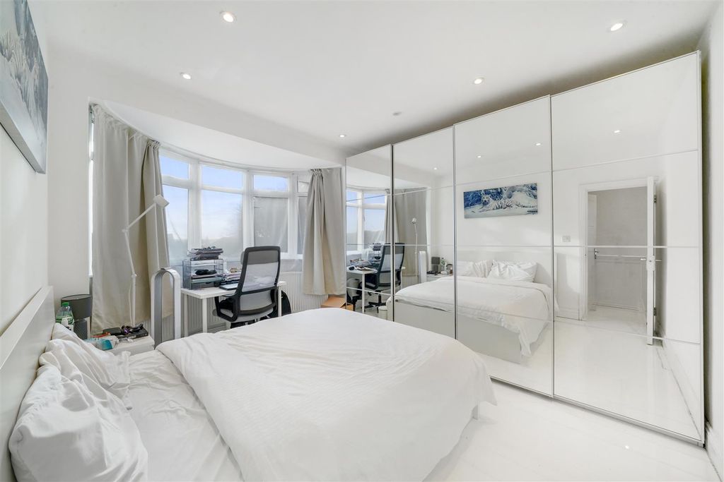 Property photo 3 of 11 560 Whitton Avenue West - Giodtkulnoexqefysfoz.Jpg