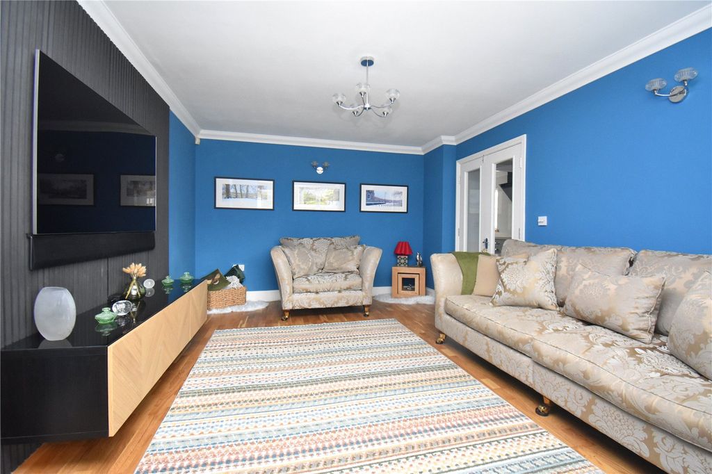 Property photo 2 of 24 Picture No. 27