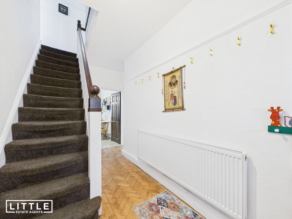 Property photo 2 of 32 Photo 11