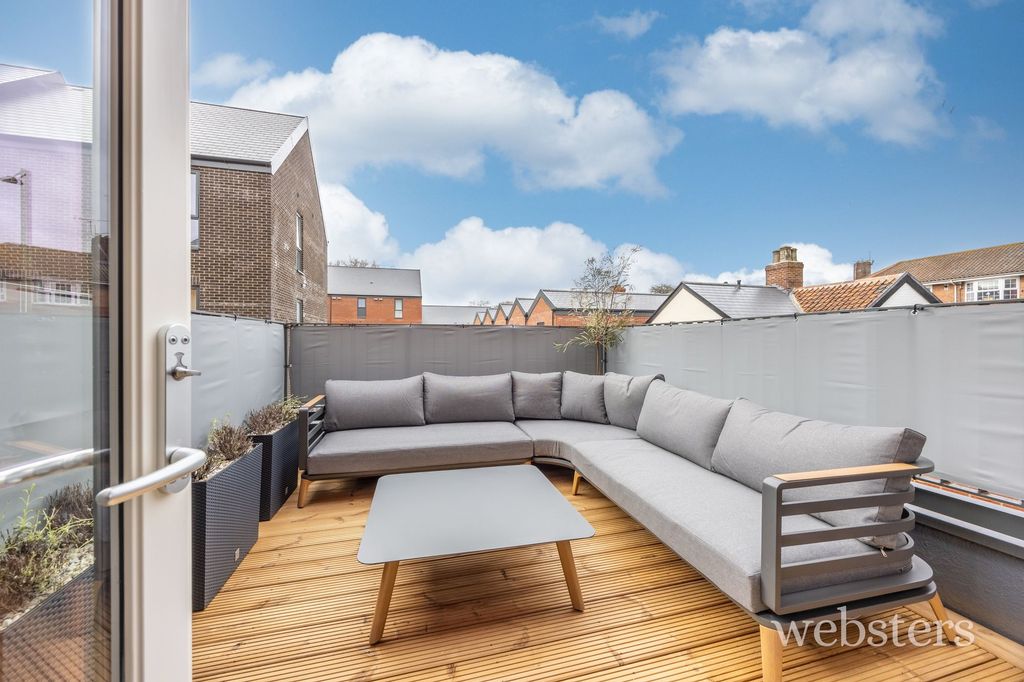 Property photo 3 of 28