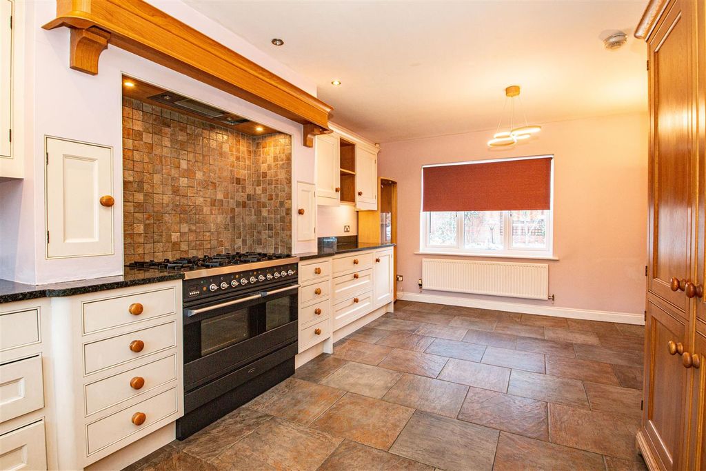 Property photo 2 of 22 8Crane_6.Jpg