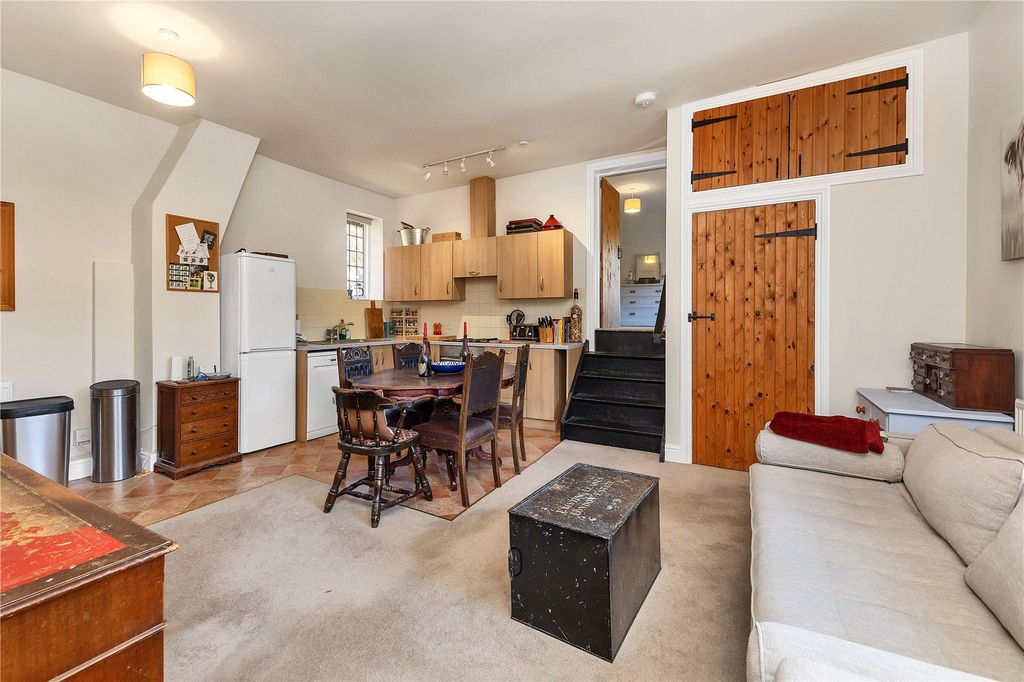 Property photo 2 of 9 Picture No. 10