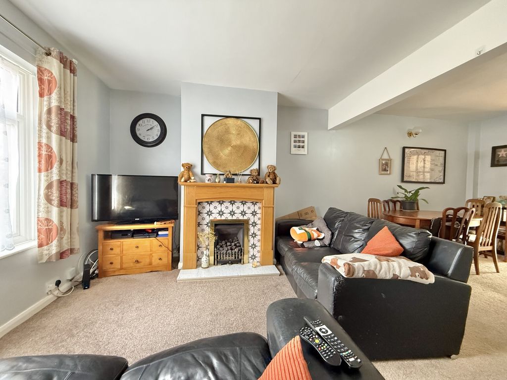 Property photo 3 of 19 Photo 7