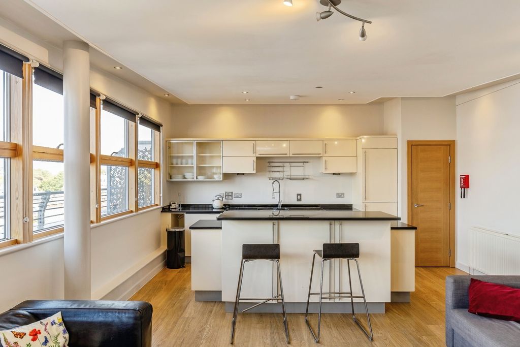 Property photo 3 of 17 Pbox-Img.Jpg