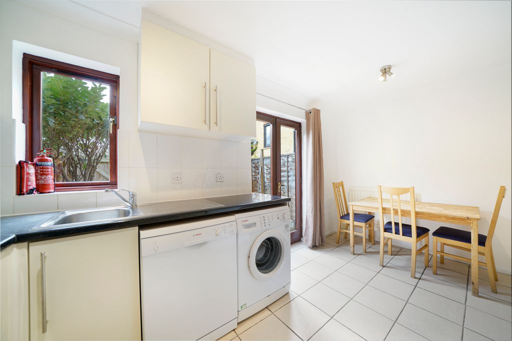 Property photo 3 of 28