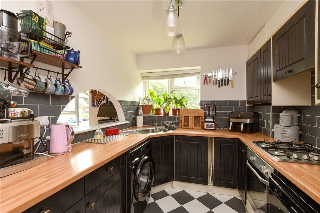 Property photo 2 of 9 Kitchen