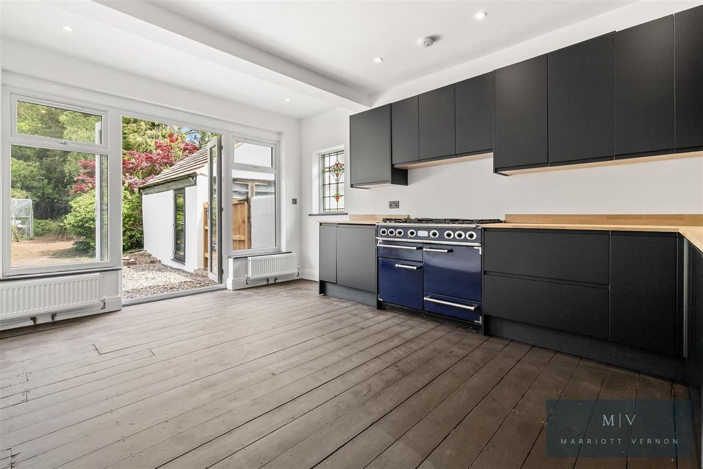 Property photo 2 of 16 Old Lodge Lane 87 N MV-5.Jpg