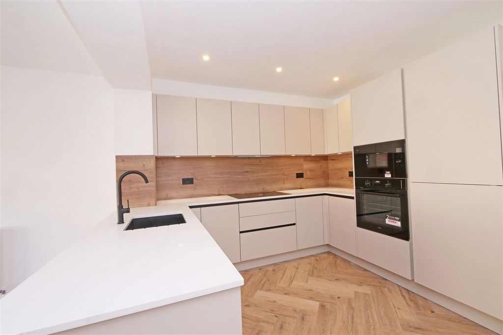 Property photo 3 of 22 Pnmb0248.Jpg