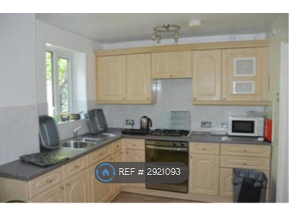 Property photo 3 of 14 Kitchen