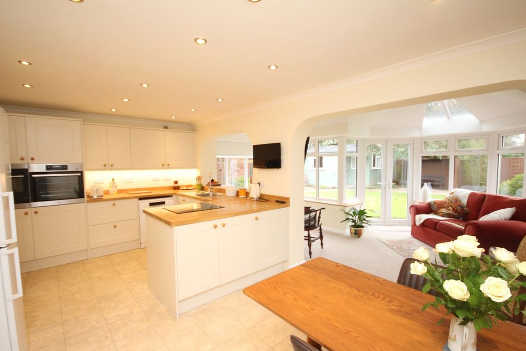 Additional image 4 of 4 bed detached house for saleFouracres, Letchworth Garden City SG6