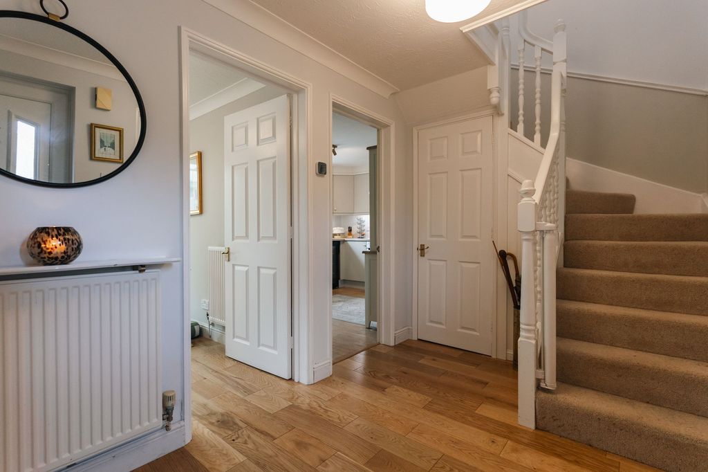 Property photo 3 of 28